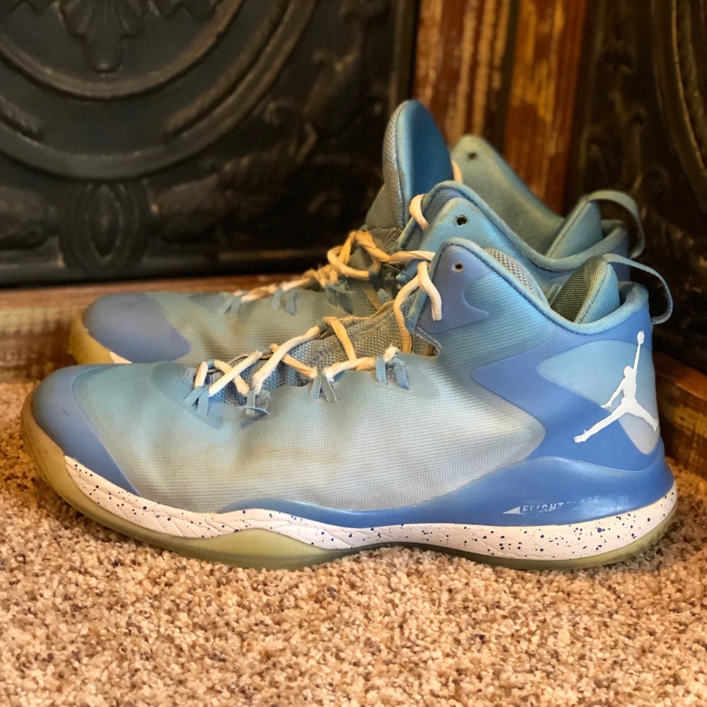 **Men’s Jordan Basketball Shoes Sz 11.5**